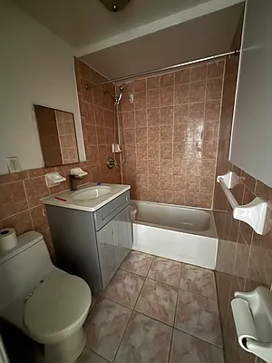 Bathroom, photo 1