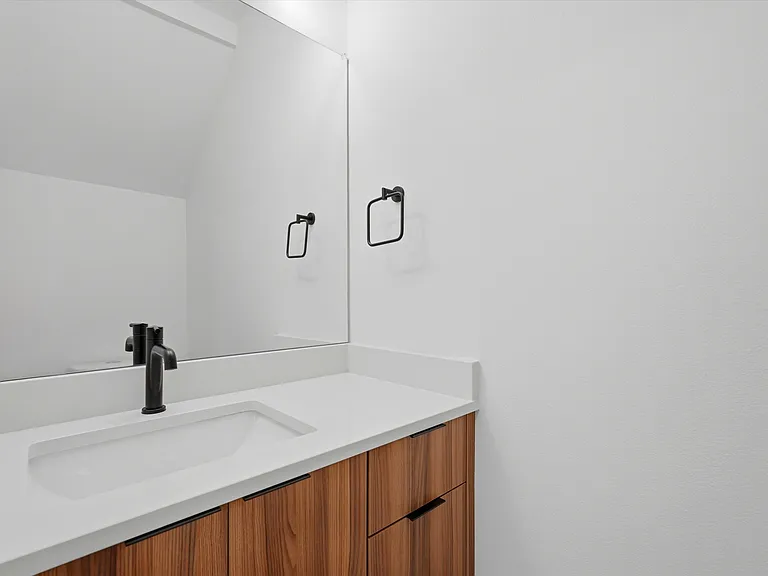 5221 N Maryland Ave — Photo 12