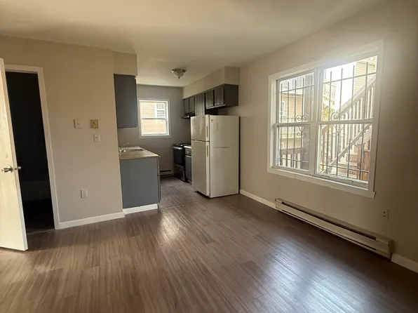348 S 6th St #22B, Newark, NJ 07103