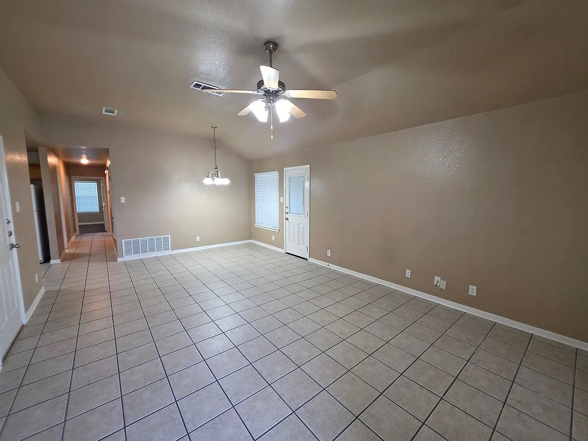 Building Photo - 4908 Heather Ln #B