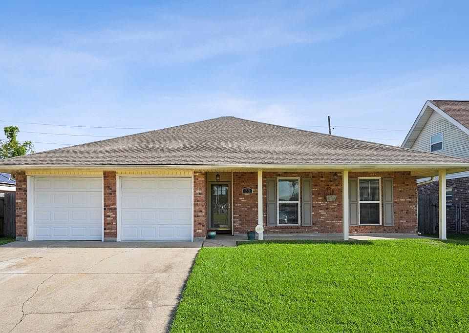 1st image of 33 Sawgrass Dr
