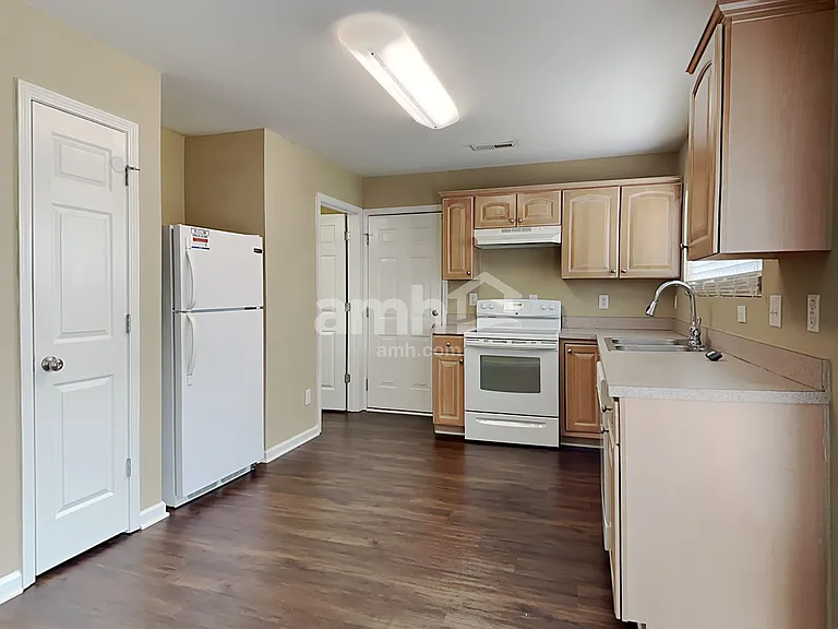 529 Osborne Rd — Photo 3