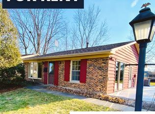 8 Cayman Dr, Montgomery, IL 60538