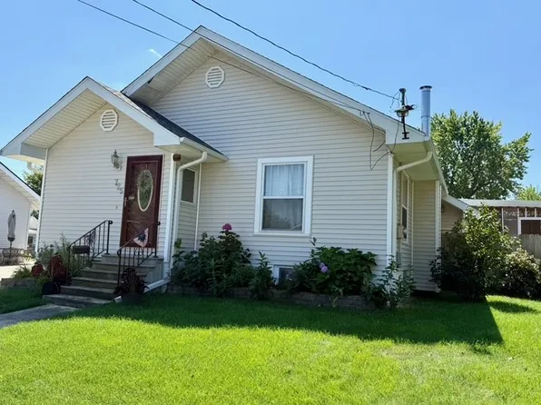 725 N 2nd Ave E, Newton, IA 50208