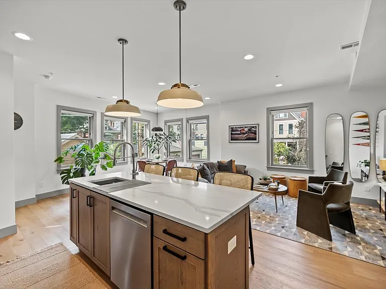 800 Highland St — Photo 1