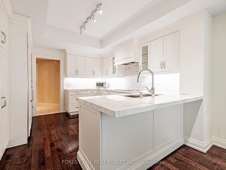 38 Avenue Rd #2002 — Photo 19