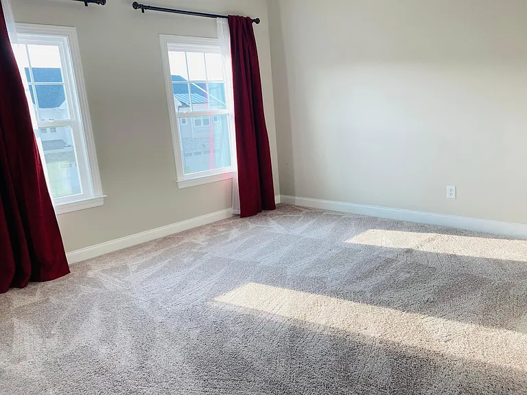 124 Tree Hill Ln — Photo 17