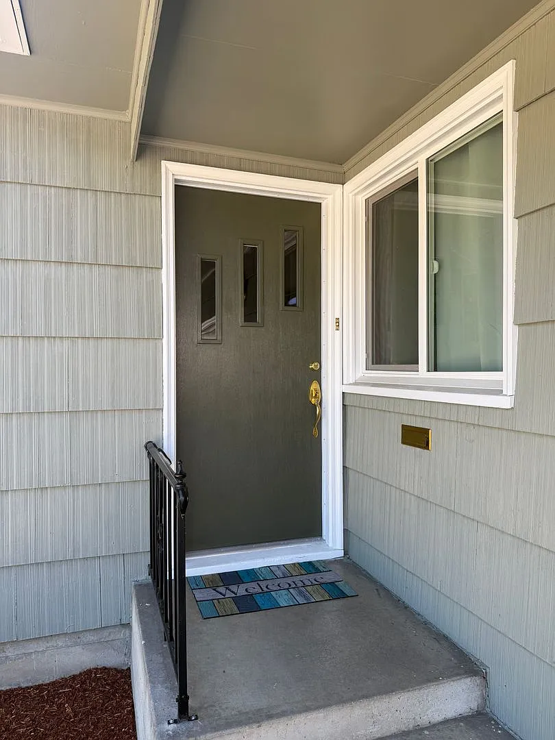 Beautifully updated 4-bedroom 2-bathroom home in a Springfield! — Photo 3