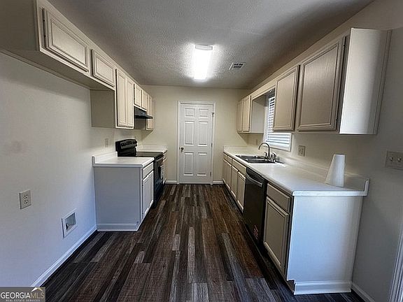 3rd image of 106 Ridgefield Cir