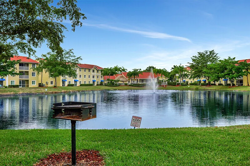 Key Royal Condominiums — Photo 2