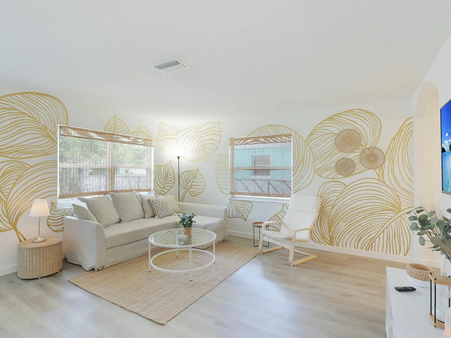 2 bed, 850 sqft, $2,300 — Photo 2