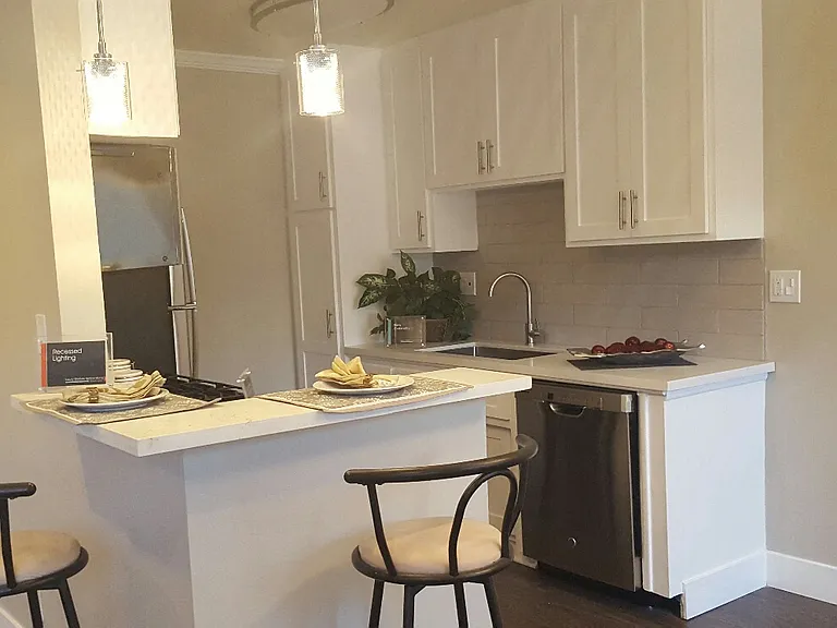 4225 Longridge Ave — Photo 25