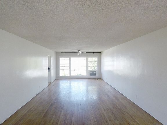 5th image of 7941 1/2 Blackburn Ave