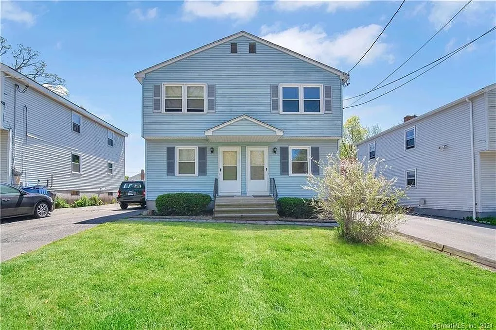 Cozy 3-Bed, 1.5 Bath in Manchester CT — Photo 1