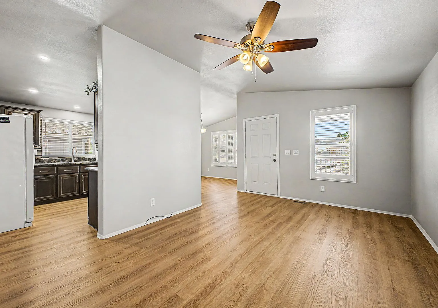 Gorgeous 2/2 Bed/Bath Home / 55+ Phoenix Community — Photo 4
