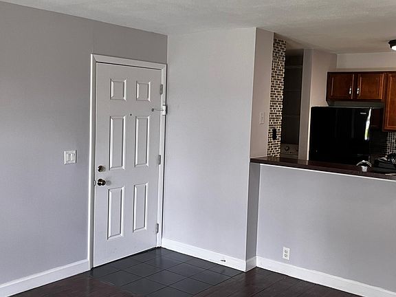 4th image of 315 Lakepointe Dr Unit 304