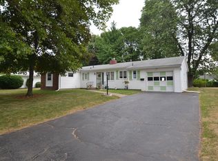 128 Pine Tree Ln, Rochester, NY 14617