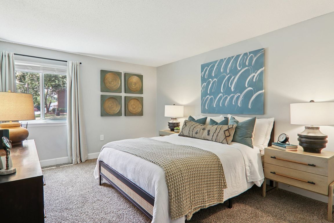 22-web-or-mls-Pinecroft Dr Model unit-022