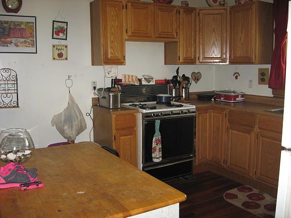 4th image of 716 Main St