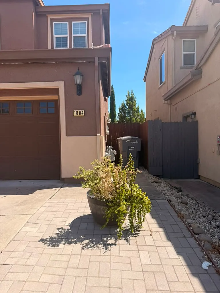 5 bed, 4.5 bath, 3285 sqft, $3,690 — Photo 4