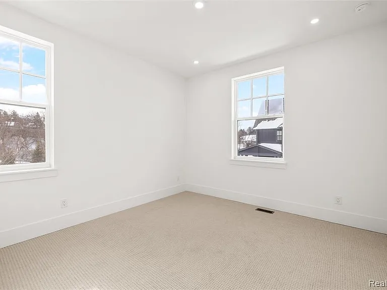 416 S Center St — Photo 19