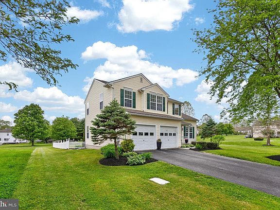 5th image of 25 N Danbury Cir