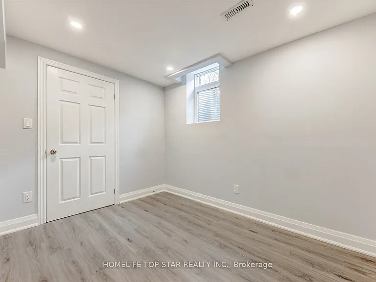 28 Willowbrook Dr — Photo 5