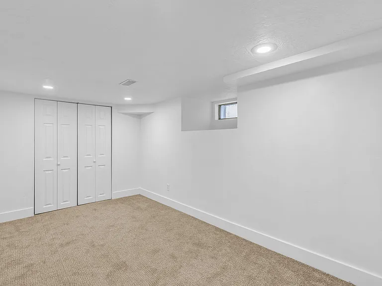 724 E Browning Ave — Photo 15