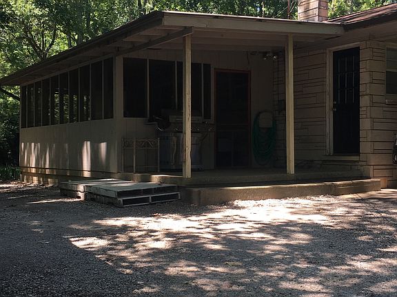 3rd image of 104 N Oakwood Dr