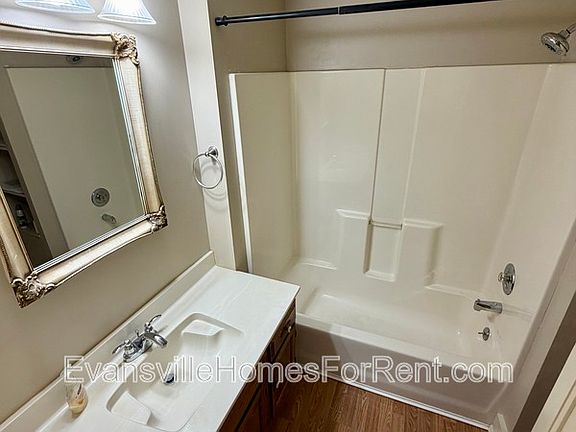 5th image of 2502 W Delaware St
