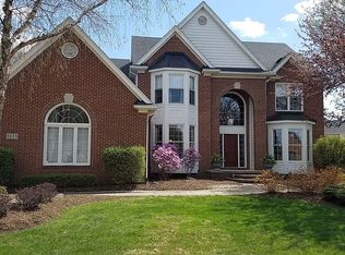 3233 Hedgewood Ln, Rochester Hills, MI 48309