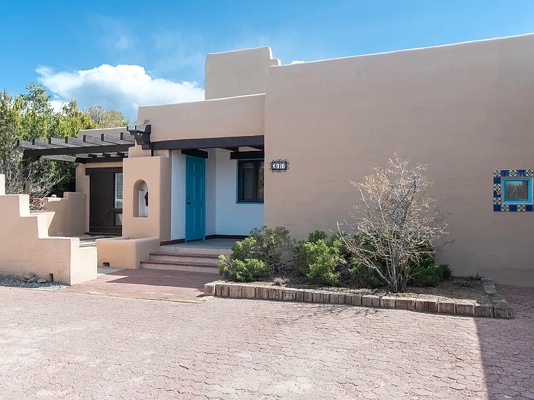 377 Calle Loma Norte — Photo 1
