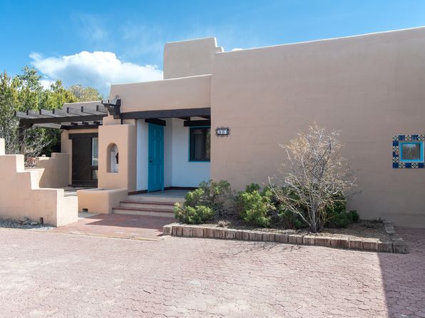 377 Calle Loma Norte