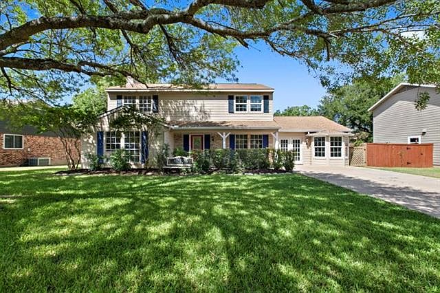 1st image of 2104 Creekview Dr