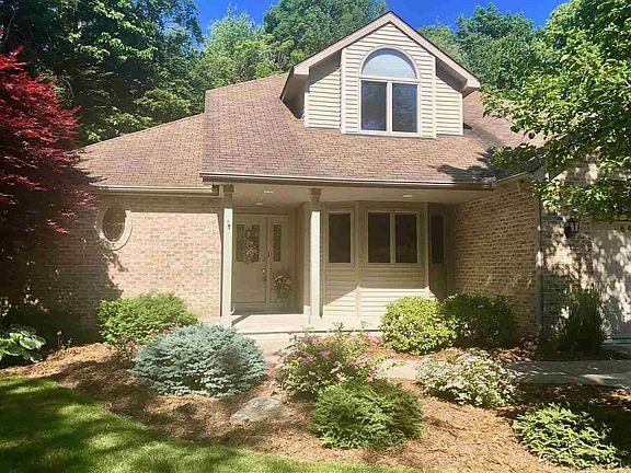 3rd image of 8671 Winding Brook Cir