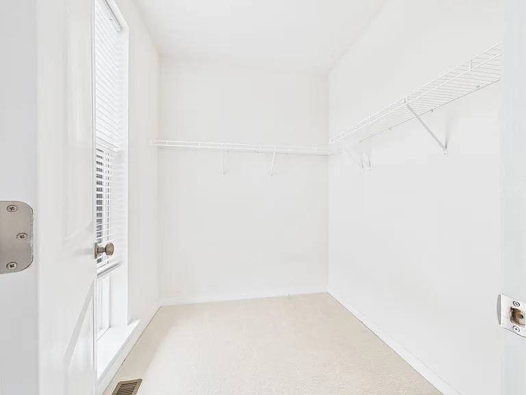 1900 Roseneath Rd #10B — Photo 14