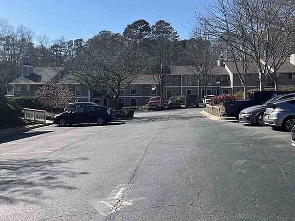 Exterior Neighborhood (street photo)