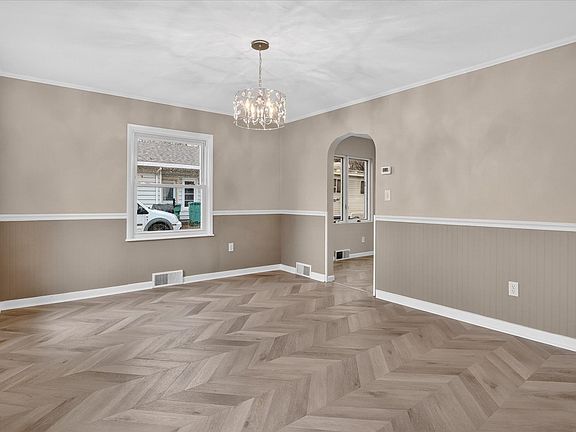 3rd image of 20391 Roosevelt Rd