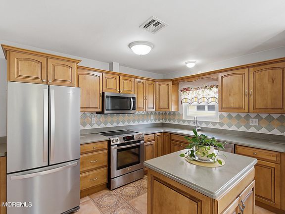 5th image of 428 Saint Thomas Drive