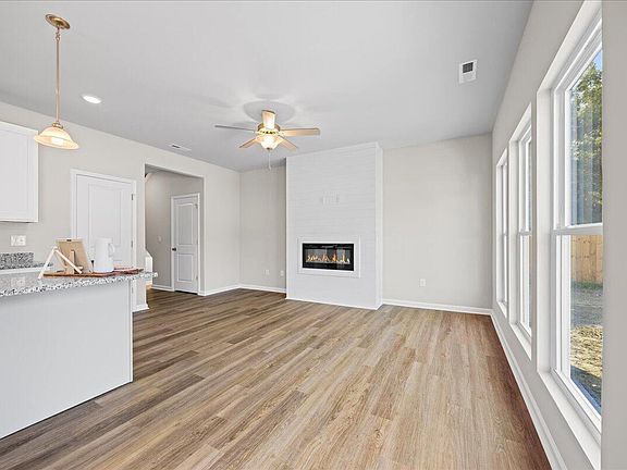5th image of 502 E Elizabeth St