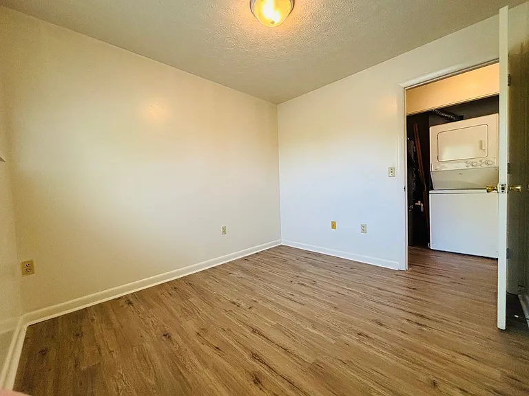 3 Bedroom, 2 Bath Apartment — Photo 14