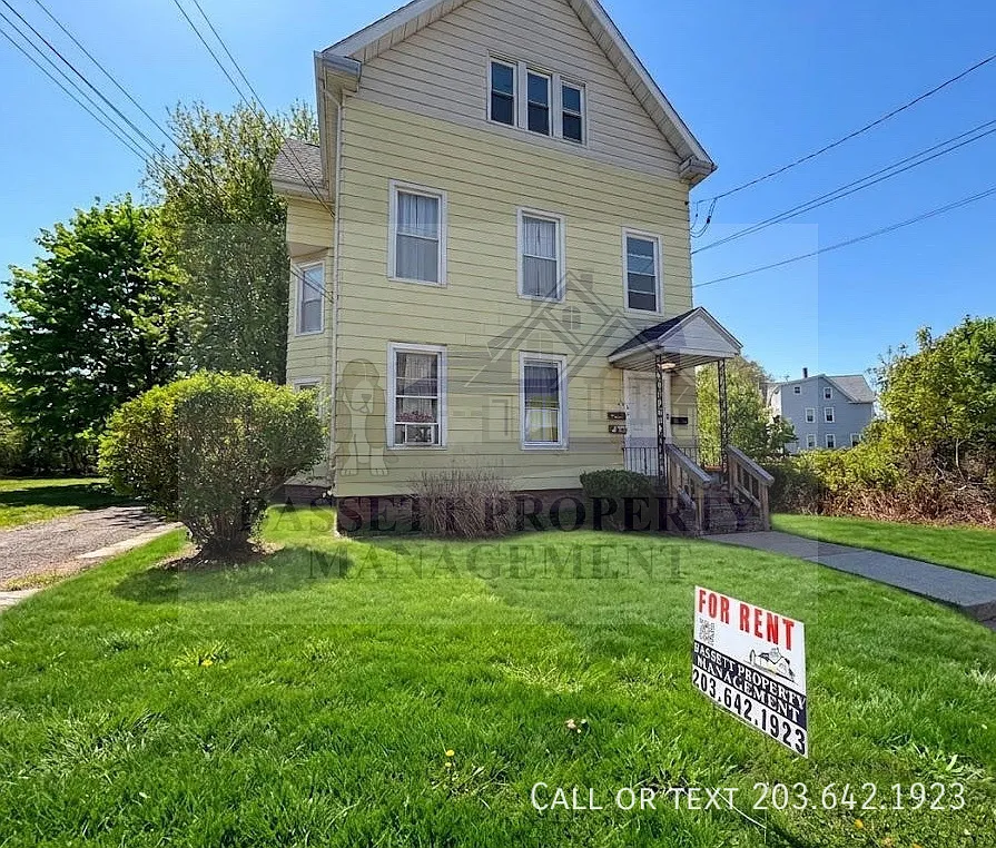 3 bed, 1.0 bath, 1325 sqft, $1,649 — Photo 2