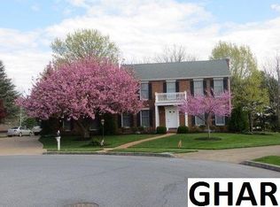 907 Peace Dr, Mechanicsburg, PA 17055