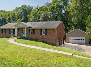 1040 Pine Knolls Rd, Kernersville, NC 27284