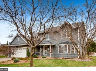 120 Fox Hollow Dr, Chanhassen, MN 55317