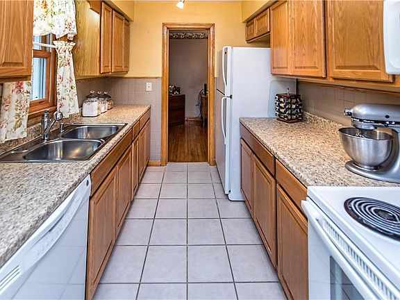 5th image of 7429 Orchard Dr