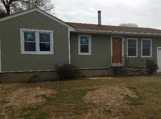 11 Catherine St, Bay Shore, NY 11706