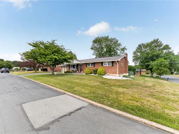 7290 Heather Rd, Macungie, PA 18062