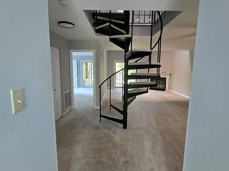 102 Valley Greene Cir — Photo 9