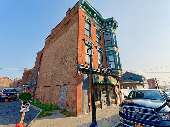 2nd image of 25 White St